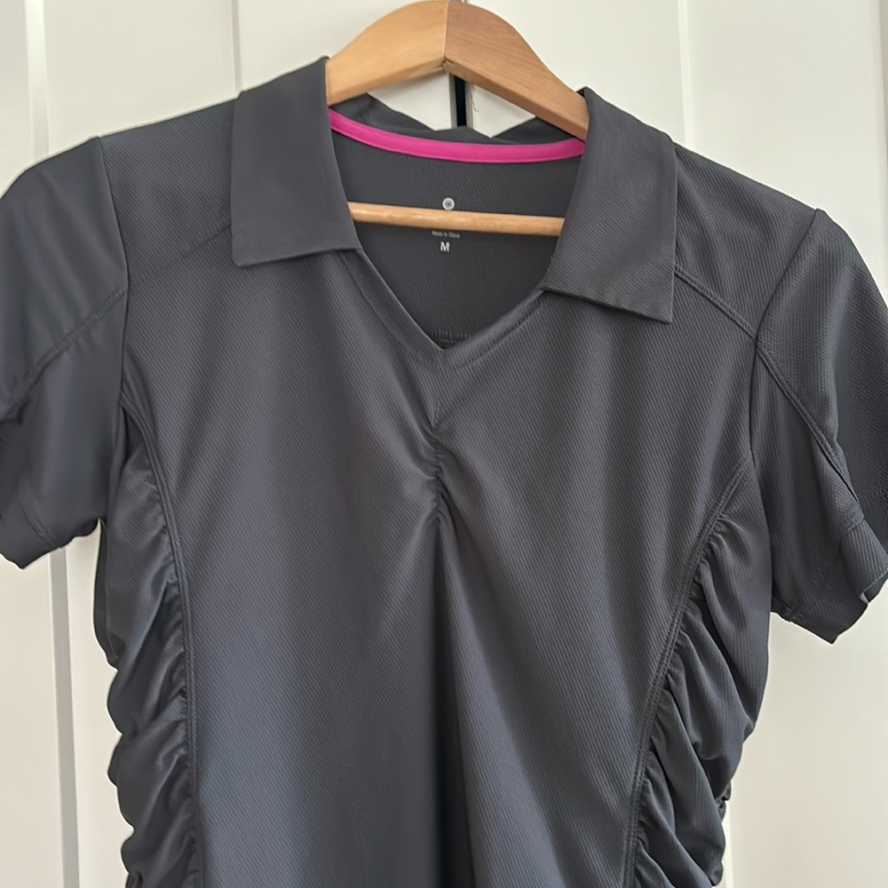 Athleta top in grey M ruched sides